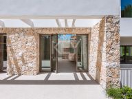 Villa for sale in Nueva Andalucia