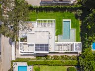 Villa for sale in Nueva Andalucia