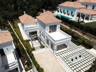 Villa for sale in Nueva Andalucia