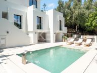 Villa for sale in Nueva Andalucia