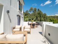 Villa for sale in Nueva Andalucia