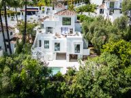 Villa for sale in Nueva Andalucia
