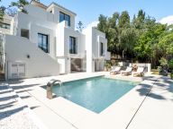 Villa for sale in Nueva Andalucia
