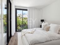 Villa for sale in Nueva Andalucia