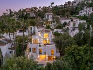 Villa for sale in Nueva Andalucia