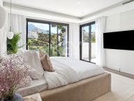 Villa for sale in Nueva Andalucia