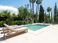 Villa for sale in Nueva Andalucia