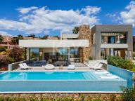 Villa for sale in Nueva Andalucia