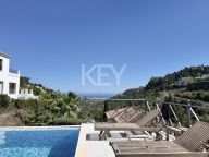 Villa en venta en El Madroñal, Benahavis