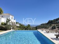 Villa en venta en El Madroñal, Benahavis