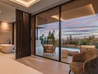 Villa for sale in Paraiso Alto, Benahavis