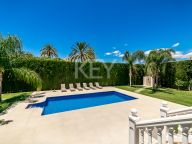 Villa for sale in Atalaya de Rio Verde, Nueva Andalucia