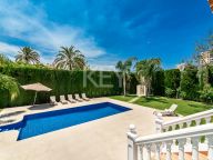 Villa for sale in Atalaya de Rio Verde, Nueva Andalucia