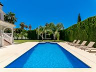 Villa for sale in Atalaya de Rio Verde, Nueva Andalucia