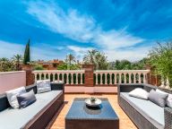 Villa for sale in Atalaya de Rio Verde, Nueva Andalucia