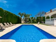 Villa for sale in Atalaya de Rio Verde, Nueva Andalucia