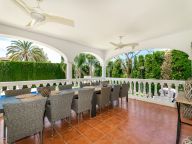 Villa for sale in Atalaya de Rio Verde, Nueva Andalucia