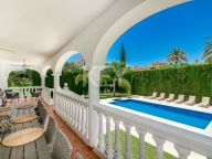 Villa for sale in Atalaya de Rio Verde, Nueva Andalucia