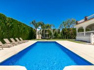 Villa for sale in Atalaya de Rio Verde, Nueva Andalucia