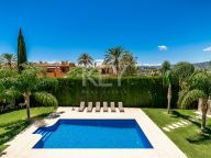 Villa for sale in Atalaya de Rio Verde, Nueva Andalucia