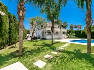 Villa for sale in Atalaya de Rio Verde, Nueva Andalucia