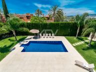 Villa for sale in Atalaya de Rio Verde, Nueva Andalucia