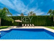 Villa for sale in Atalaya de Rio Verde, Nueva Andalucia