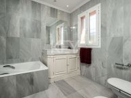 Villa en venta en Casablanca, Marbella Golden Mile