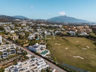 Villa for sale in La Alqueria, Benahavis