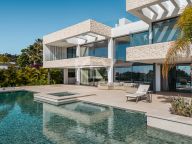 Villa for sale in La Alqueria, Benahavis