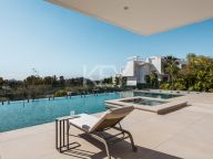 Villa for sale in La Alqueria, Benahavis