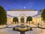 Mansion for sale in Aloha, Nueva Andalucia
