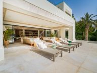 Villa en venta en Altos Reales, Marbella Golden Mile