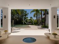Villa for sale in Aloha Gardens, Nueva Andalucia