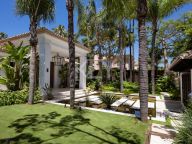 Villa for sale in Aloha Gardens, Nueva Andalucia