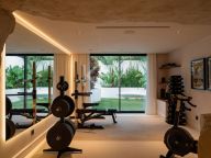 Villa for sale in Aloha Gardens, Nueva Andalucia