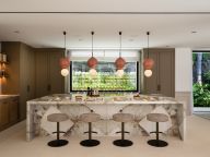 Villa for sale in Aloha Gardens, Nueva Andalucia