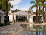 Villa for sale in Aloha Gardens, Nueva Andalucia