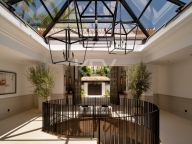 Villa for sale in Aloha Gardens, Nueva Andalucia