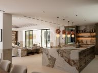 Villa for sale in Aloha Gardens, Nueva Andalucia