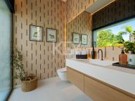 Villa for sale in Parcelas del Golf, Nueva Andalucia