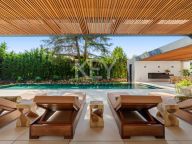 Villa for sale in Parcelas del Golf, Nueva Andalucia