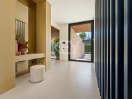 Villa for sale in Parcelas del Golf, Nueva Andalucia
