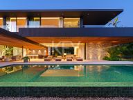 Villa for sale in Parcelas del Golf, Nueva Andalucia