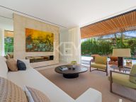 Villa for sale in Parcelas del Golf, Nueva Andalucia