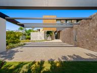 Villa for sale in Parcelas del Golf, Nueva Andalucia