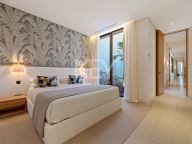 Villa for sale in Parcelas del Golf, Nueva Andalucia