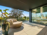 Villa for sale in Parcelas del Golf, Nueva Andalucia