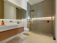 Villa for sale in Parcelas del Golf, Nueva Andalucia