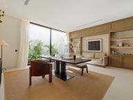 Villa for sale in Parcelas del Golf, Nueva Andalucia